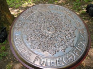 fulekiemlekplak2016